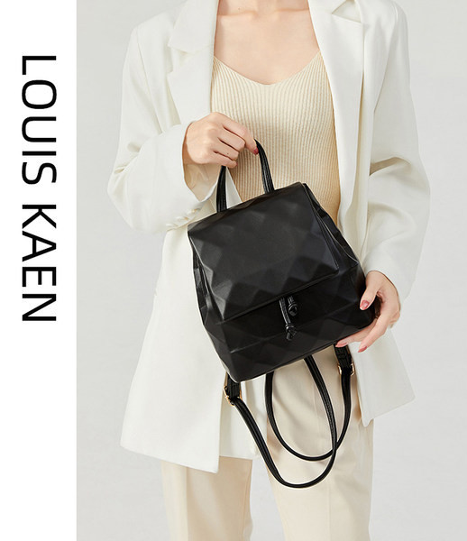 Sieviešu kvadrātveida soma no eko ādas ar mežģīnēm un metāla aizdari