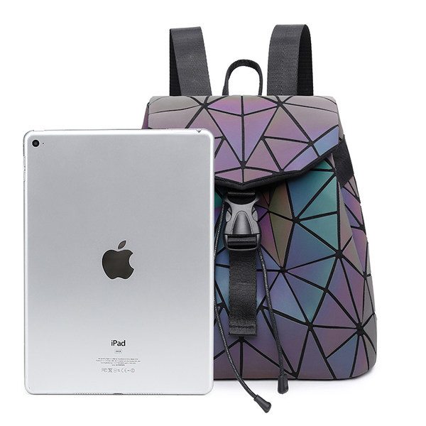 Moderna sieviešu mugursoma ar hologrāfisku efektu