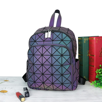 Μοντέρνο γυναικείο σακίδιο πλάτης με ιριδίζοντα χρώματα και μπροστινή τσέπη