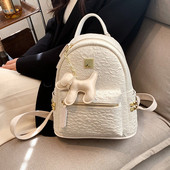 Stilīga sieviešu mugursoma ar 3D elementu un metāla kniedēm