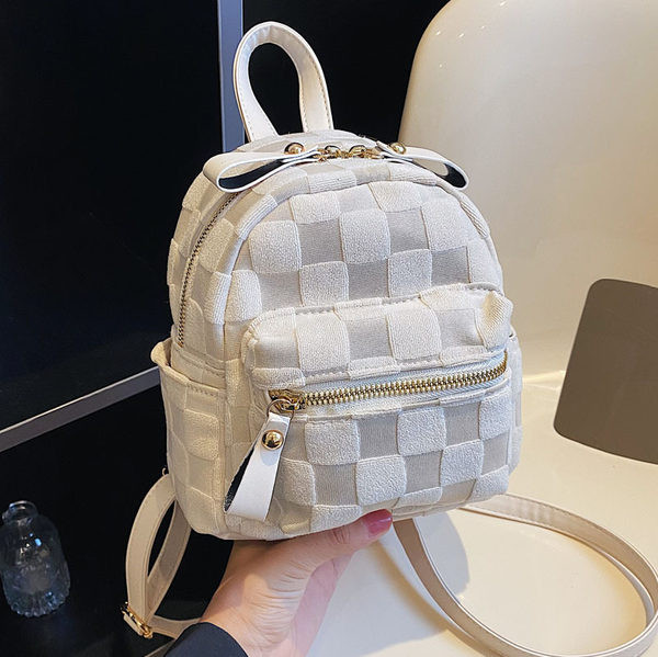 Sieviešu ziemas mugursoma ar ārējo kabatu