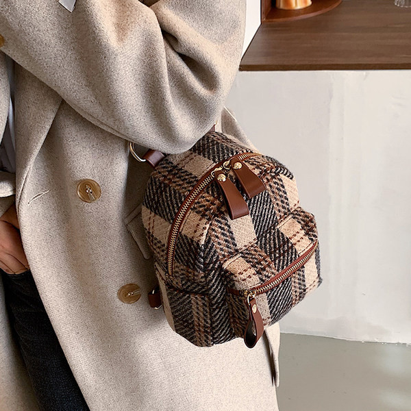 Tekstila rudens-ziemas mugursoma ar ārējo kabatu