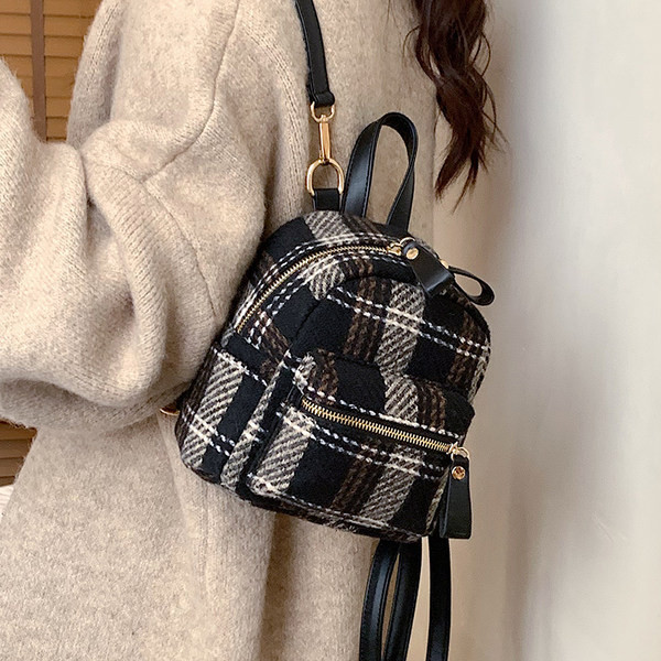 Tekstila rudens-ziemas mugursoma ar ārējo kabatu