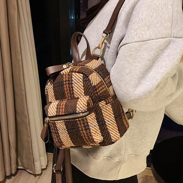 Tekstila rudens-ziemas mugursoma ar ārējo kabatu