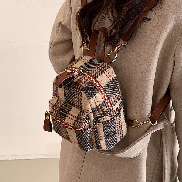 Tekstila rudens-ziemas mugursoma ar ārējo kabatu