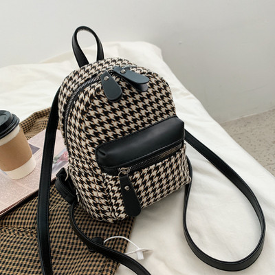 Karirani ženski ruksak od eko kože sa patentnim zatvaračem