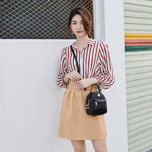 Sieviešu ādas mugursoma - ar gariem rokturiem