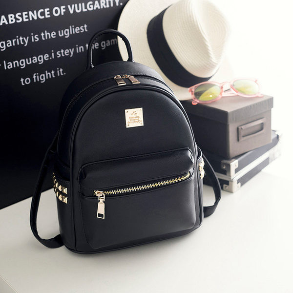 Fekete női hátizsák cipzárral