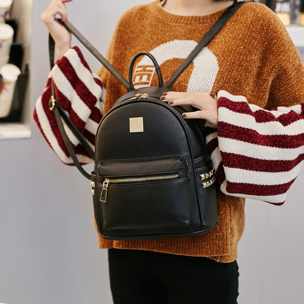 Fekete női hátizsák cipzárral