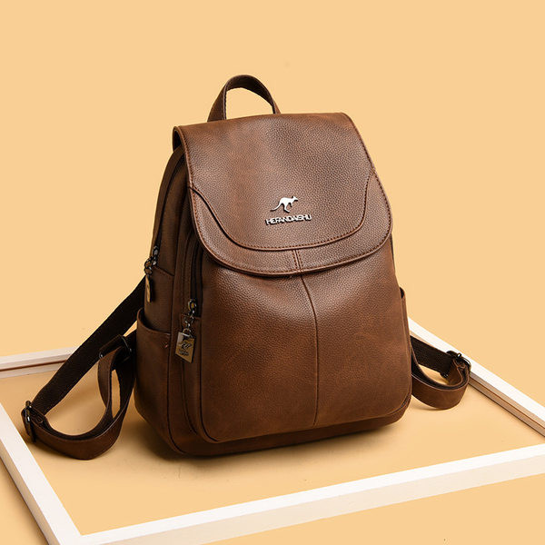 Έκο δερμάτινο σακίδιο πλάτης με μεταλλικό στοιχείο για γυναίκες