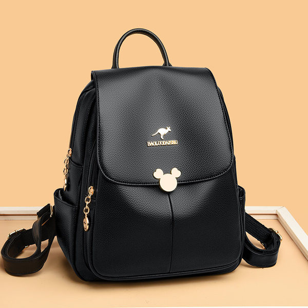 Sieviešu ādas mugursoma - ar metāla aizdari