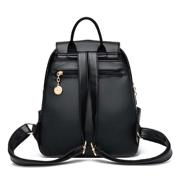 Sieviešu ādas mugursoma - ar metāla aizdari