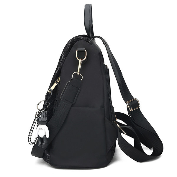 Sieviešu melna mugursoma ar fliteriem