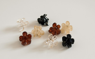 Sieviešu matu sprādze zieda formā