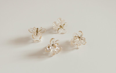 Sieviešu matu sprādze zieda formā