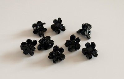 Sieviešu matu sprādze zieda formā