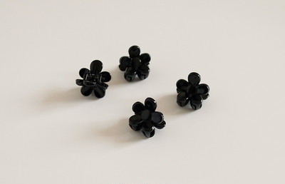 Sieviešu matu sprādze zieda formā