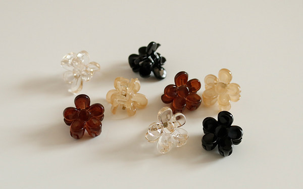 Sieviešu matu sprādze zieda formā