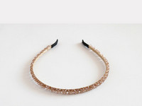 Sieviešu matu diadēma ar dekoratīviem akmeņiem