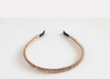 Sieviešu matu diadēma ar dekoratīviem akmeņiem