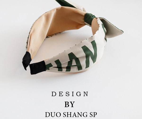 Sieviešu galvas lente ar platu malu un lenti