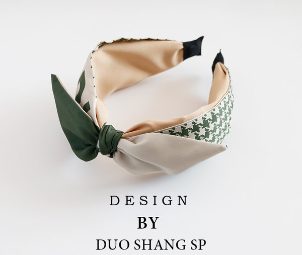 Sieviešu galvas lente ar platu malu un lenti