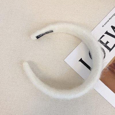 Sieviešu ikdienas tiāra ar platām malām