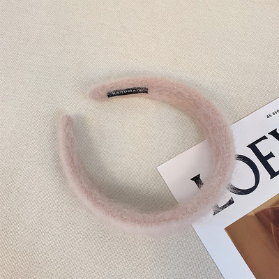 Sieviešu ikdienas tiāra ar platām malām