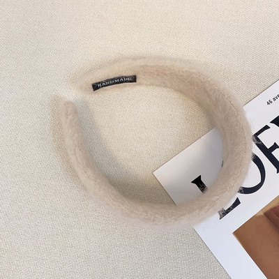 Sieviešu ikdienas tiāra ar platām malām