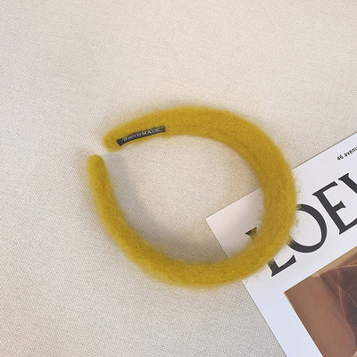 Sieviešu ikdienas tiāra ar platām malām