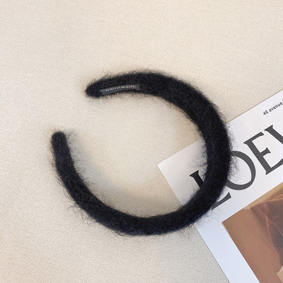 Sieviešu ikdienas tiāra ar platām malām