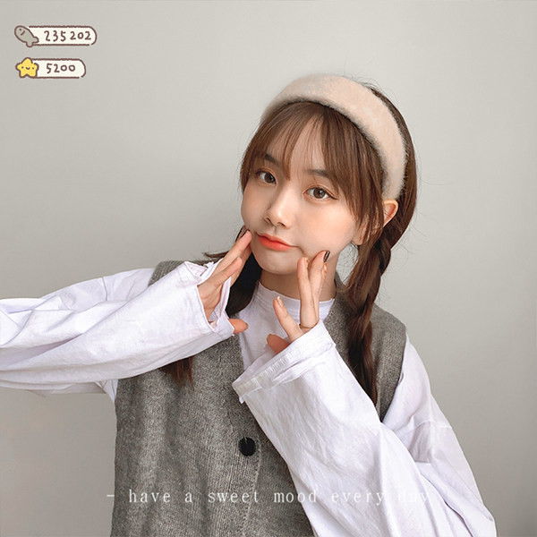 Sieviešu ikdienas tiāra ar platām malām