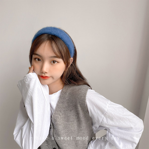 Sieviešu ikdienas tiāra ar platām malām