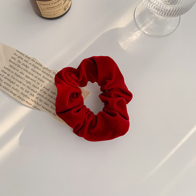 Sieviešu diadēma un matu gumija