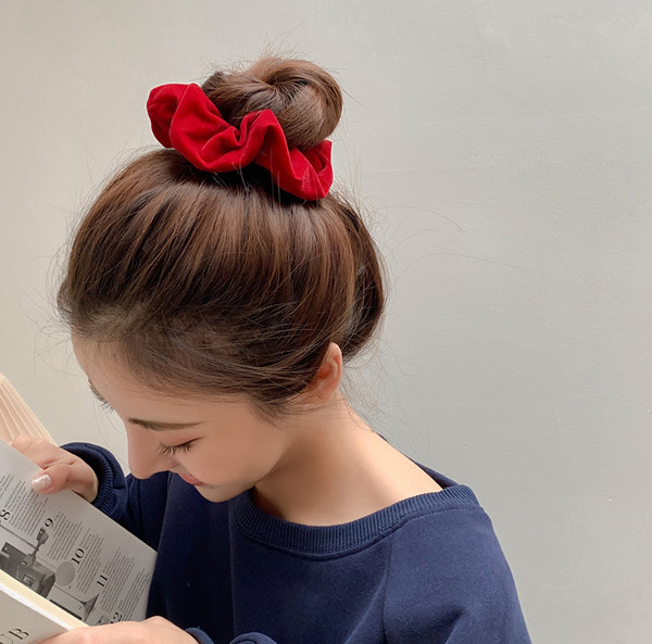 Sieviešu diadēma un matu gumija