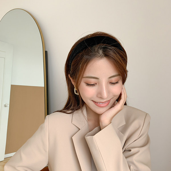 Sieviešu diadēma un matu gumija