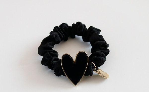 Dekoratiivse südamega naiste kummikud