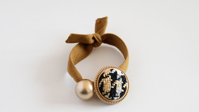 Модерен дамски ластик за коса с декорация перли