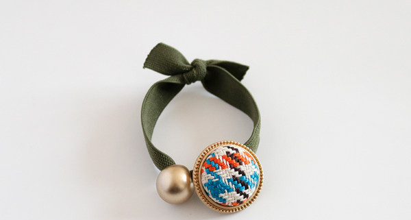 Модерен дамски ластик за коса с декорация перли