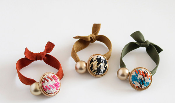 Модерен дамски ластик за коса с декорация перли