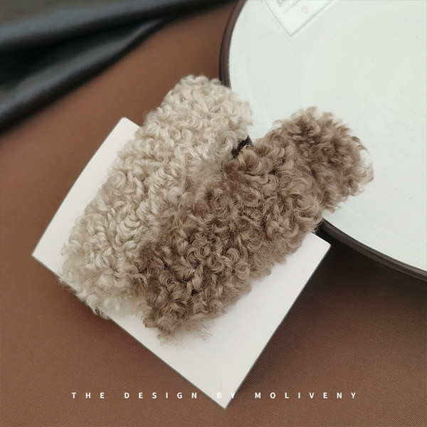 Дамска плюшена фиба за коса 