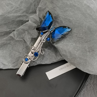 Модерна дамска фиба с декорация пеперуда