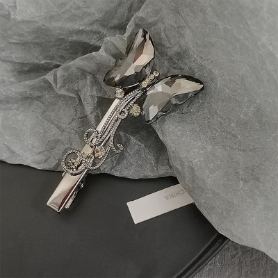 Модерна дамска фиба с декорация пеперуда