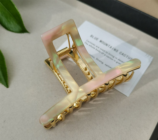 Дамска шнола за коса