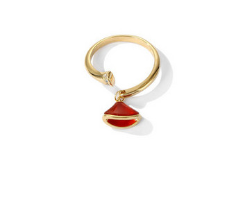 Дамски златист пръстен- с камък