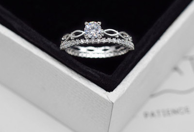 Дамски пръстен с  камъни