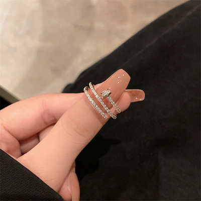 Дамски официален пръстен с камъни