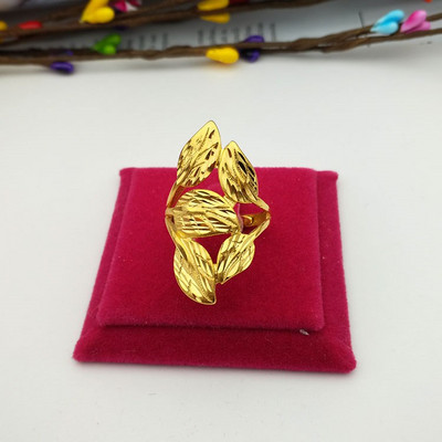 Регулируем дамски пръстен с флорален мотив