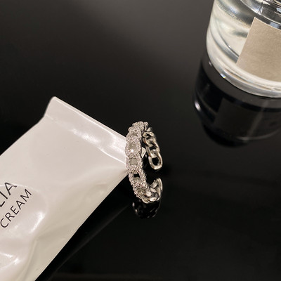 Дамски сребрист пръстен с камъни