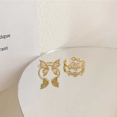 Дамски златист пръстен -с камъни